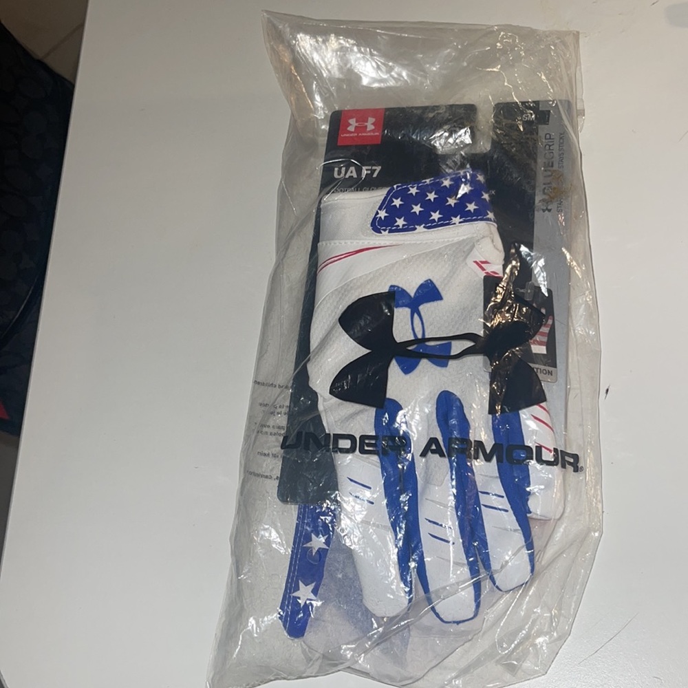 Under Armour Brand UA F7 football gloves Sz Small